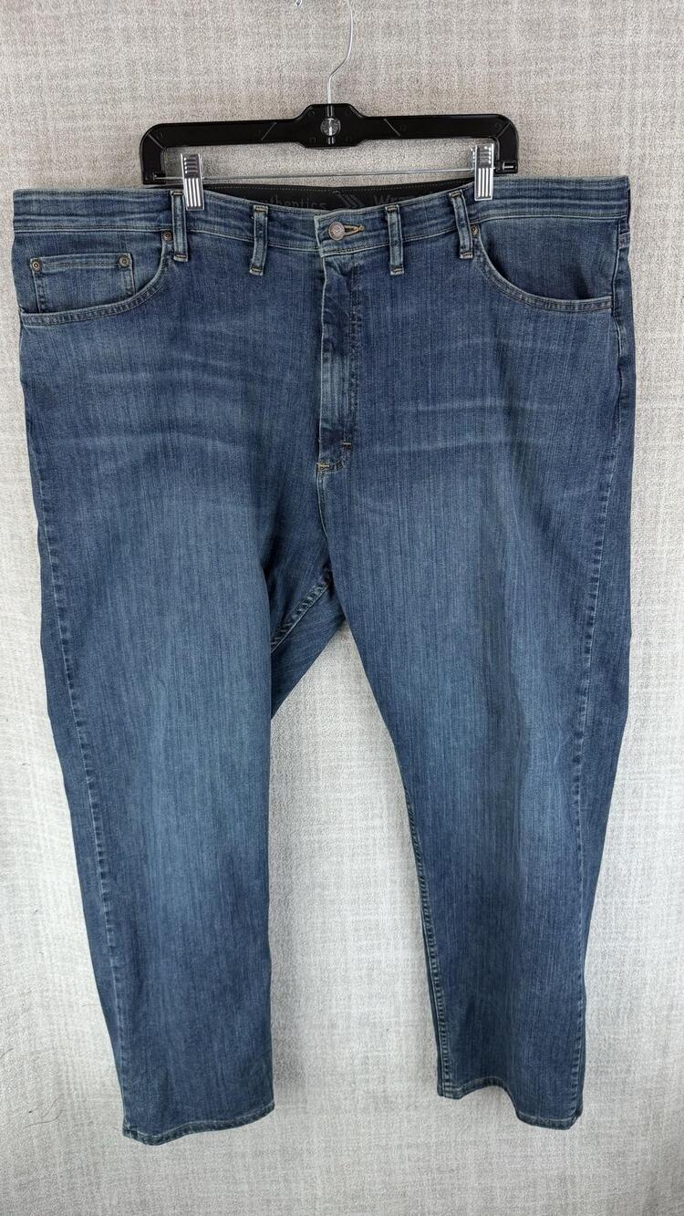 Wrangler Jeans Mens 44x32 Blue Medium Wash Tapered Relaxed Fit Stretch